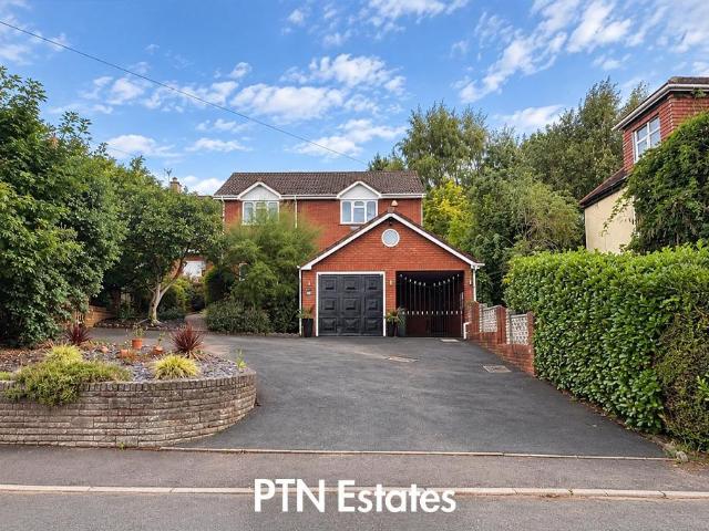 House for sale in Kingswinford, West Midlands
