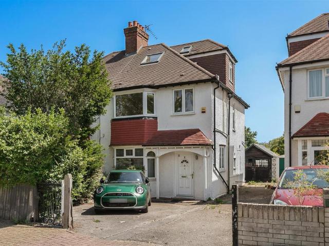 House for sale in Southfields, Greater London