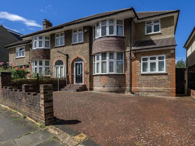 House for sale in London Borough of Ealing, Hanwell