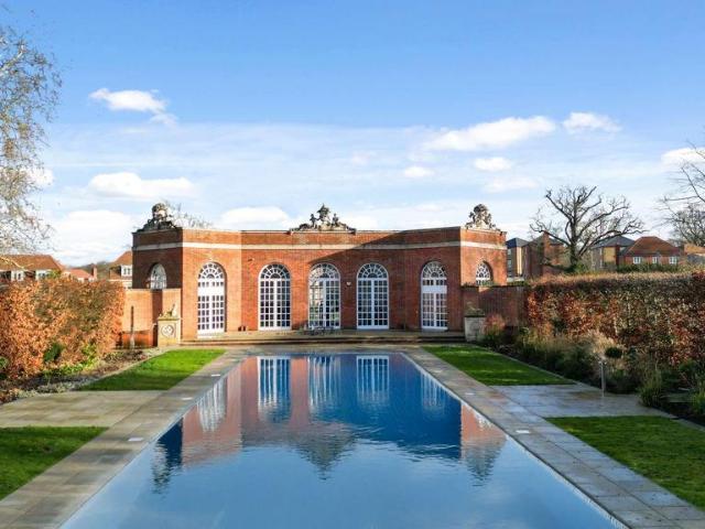 House for sale in Cockfosters, Greater London