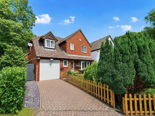 House for sale in Fleet, Hart