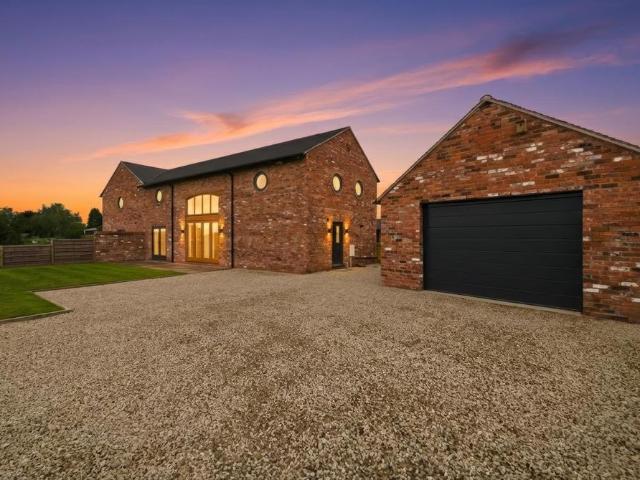 House for sale in Kingsley, Cheshire