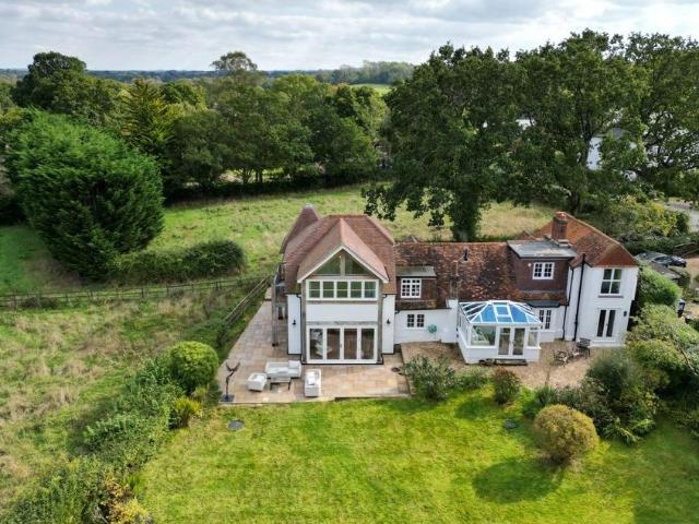 House for sale in Fole, Surrey