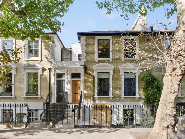 House for sale in Walham Green, Greater London