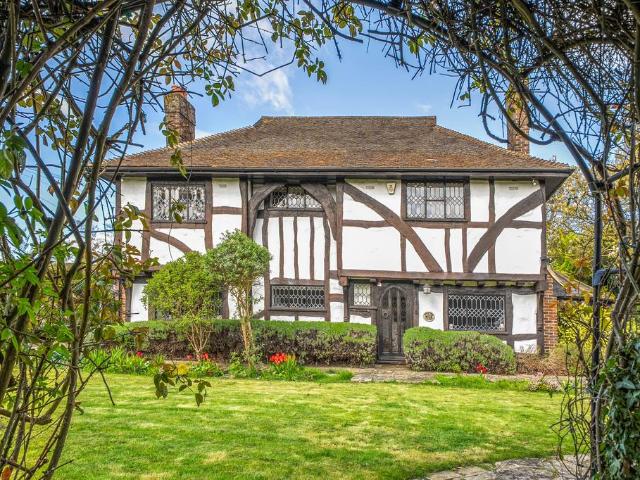 House for sale in Woodcote, Epsom
