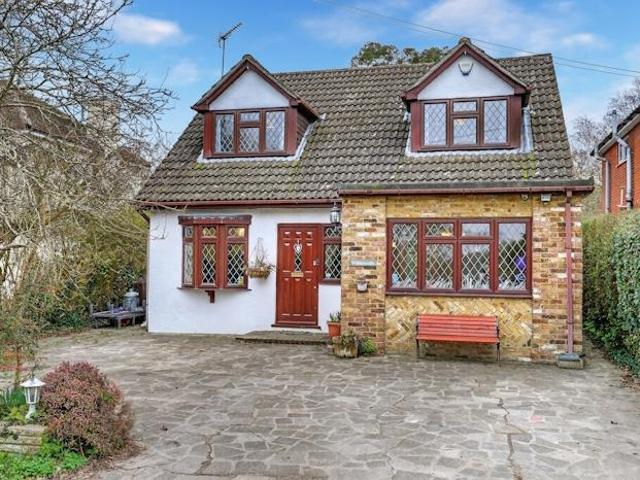 House for sale in Clapgate, Navestock Side