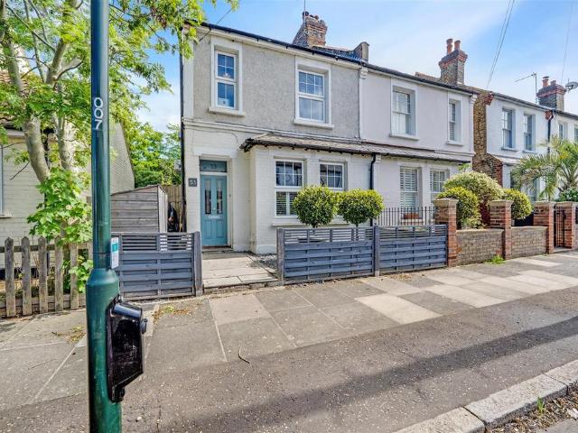 House for sale in Hampton Hill, Greater London