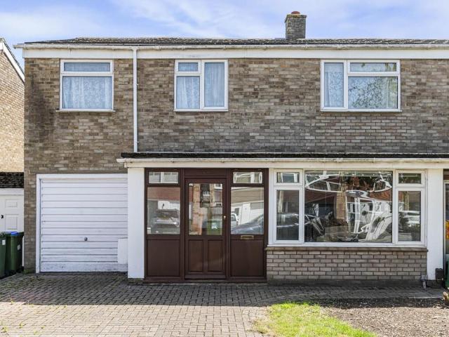 House for sale in Albany Park, Greater London