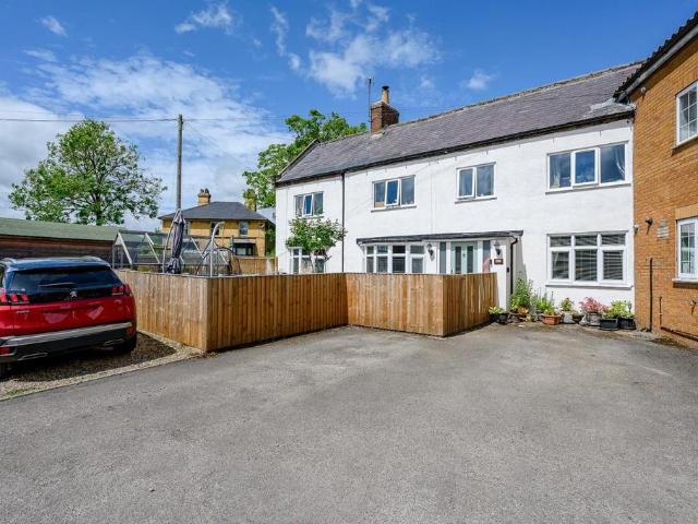 House for sale in Norton-on-derwent, North Yorkshire