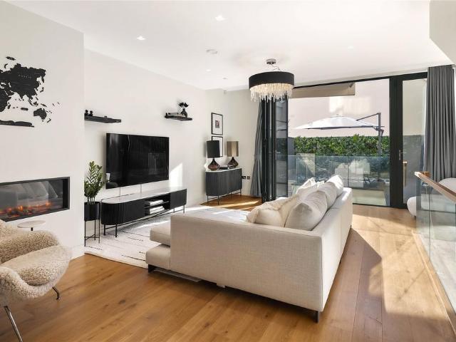 House for sale in Battersea, Greater London