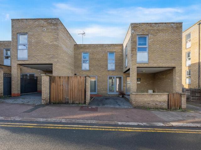 House for sale in Glyndon, Plumstead