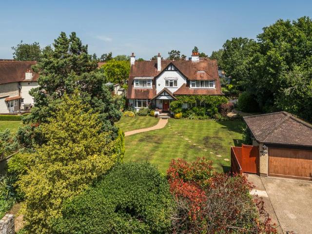 House for sale in Gerrards Cross, Tatling End