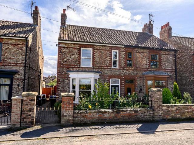 House for sale in Norton-on-derwent, North Yorkshire