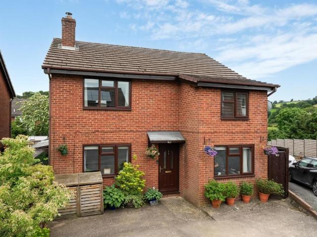 House for sale in Llanfair Caereinion, Wales