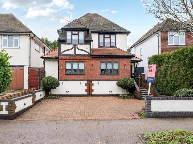 House for sale in London Borough of Croydon, Sanderstead