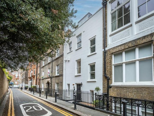 House for sale in Kensington, Greater London