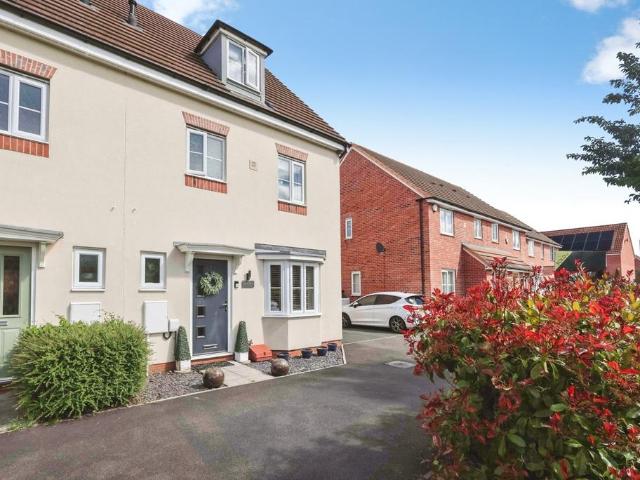 House for sale in Dines Green, Worcestershire