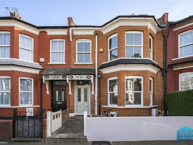 House for sale in North Finchley, Greater London