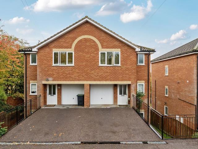 House for sale in Batchworth, Hertfordshire