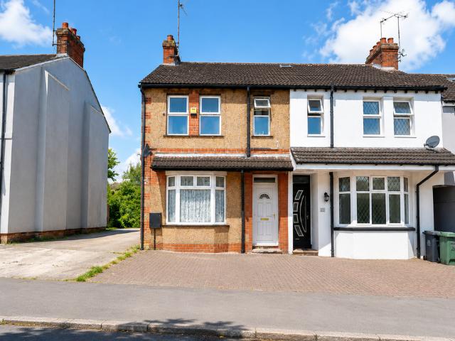 House for sale in Spring Park, Luton