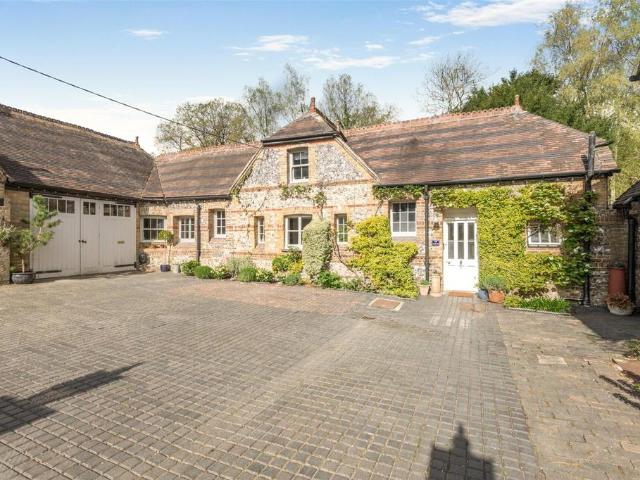 House for sale in The Butts, Kent