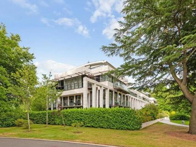 House for sale in Ascot