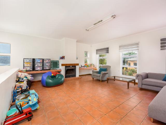 House for sale in West Coast, Aurora