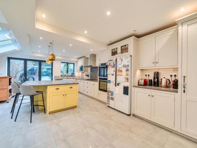 House for sale in Cat Hill
