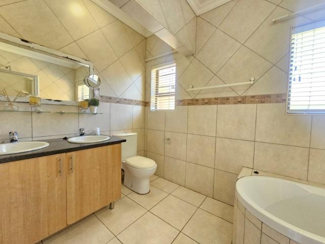 House for sale in Ifafi, Hartbeespoort Dam Nature Reserve