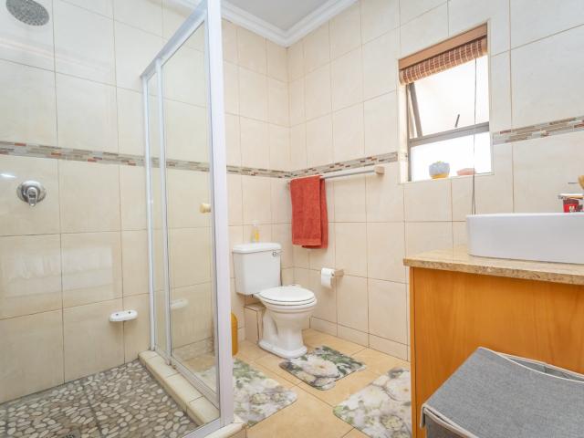 House for sale in Hartbeespoort Dam Nature Reserve