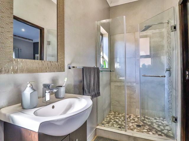 House for sale in Ifafi, Hartbeespoort Dam Nature Reserve
