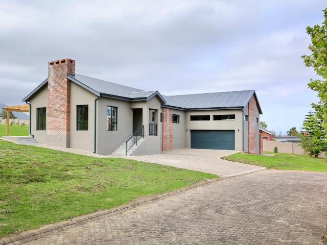 House for sale in Groot Brak Rivier, Western Cape