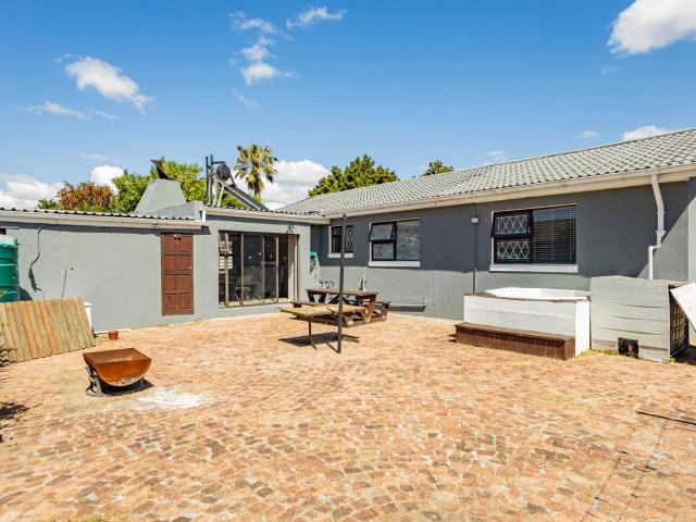 House for sale in Kraaifontein, Western Cape