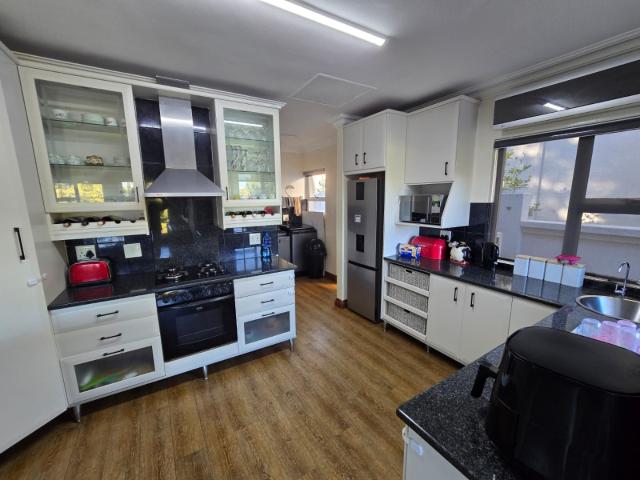 House for sale in Hartbeespoort Dam Nature Reserve, North West