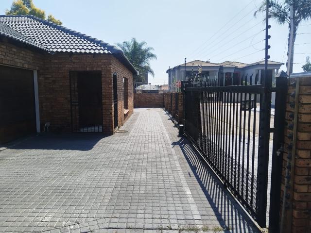 House for sale in Waterkloof, Gauteng