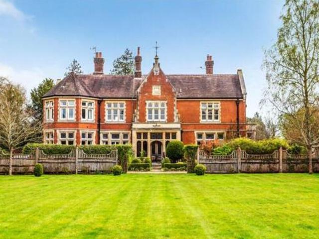 House for sale in Pachesham Park, Surrey