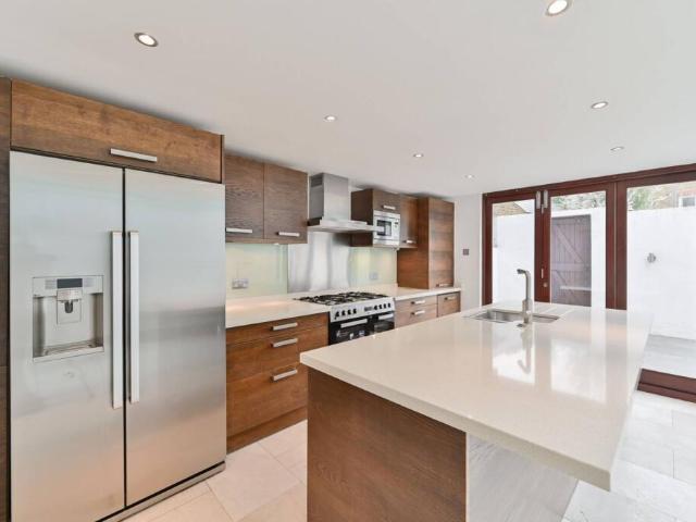 House for sale in Battersea, Greater London