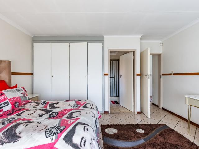 House for sale in Faerie Glen, Gauteng