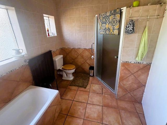House for sale in Farrarmere, Ekurhuleni