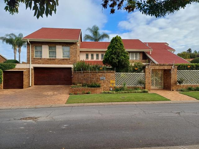 House for sale in Farrarmere, Ekurhuleni