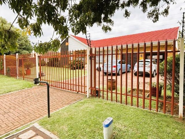 House for sale in Farrarmere, Ekurhuleni