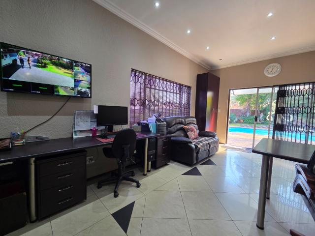 House for sale in Alberton
