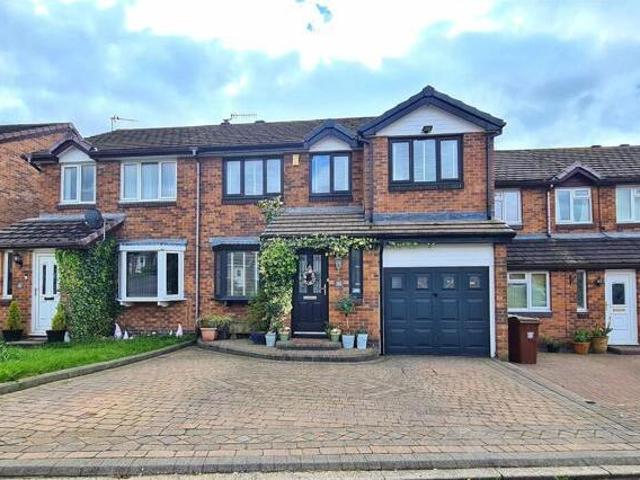 House for sale in Shirebrook Park, Charlesworth