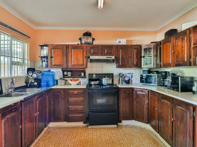 House for sale in Hilton
