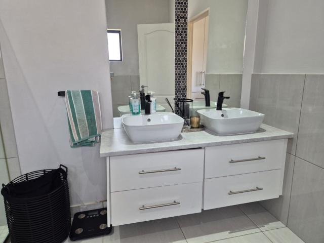 House for sale in Kgalagadi, Northern Cape