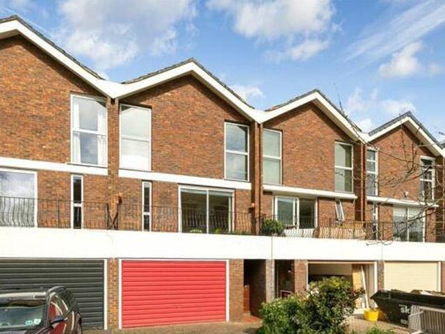 House for sale in Brentford End, Greater London