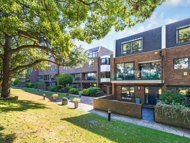House for sale in Brentford End, Greater London