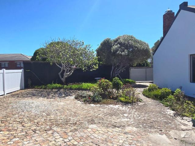 House for sale in Baardskeerdersbos, Western Cape