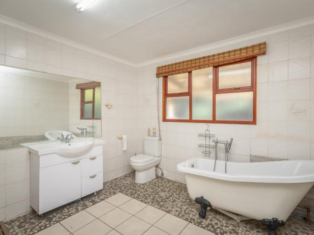 House for sale in Hartbeespoort Dam Nature Reserve, North West