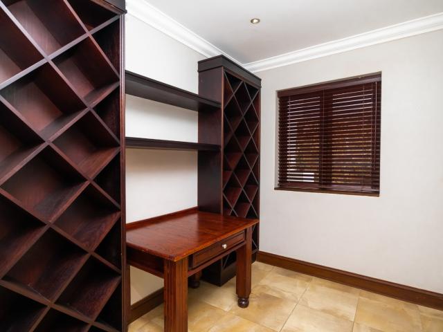 House for sale in Hartbeespoort Dam Nature Reserve, North West
